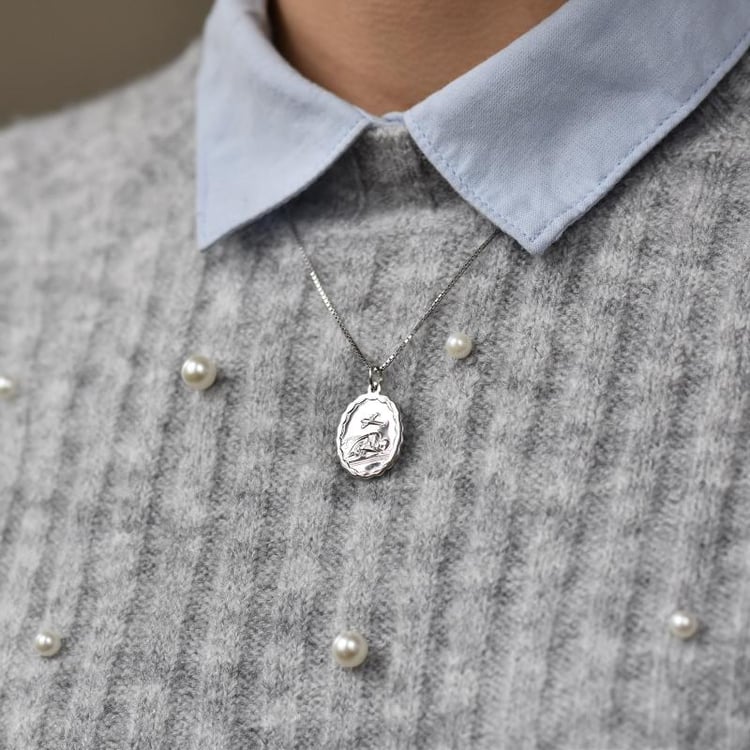 Talisman in Silber für Reisende auf dem Hals 26012