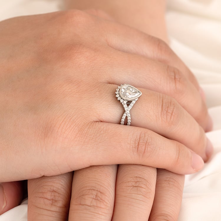 Einzigartiger Verlobungsring mit Moissaniten Alica 121515