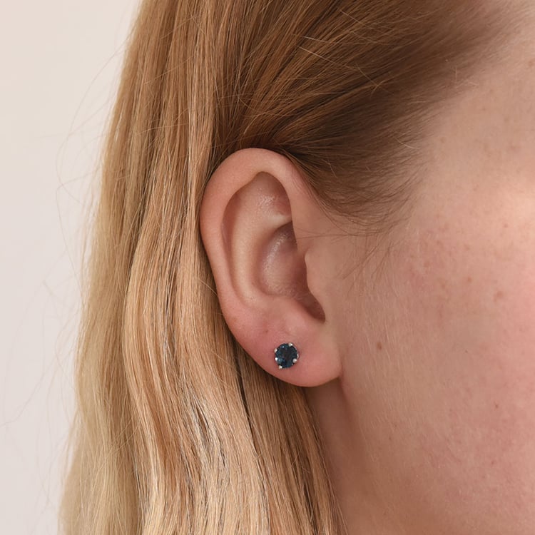 Goldene Ohrringe mit blauen Topasen Hulda 74330