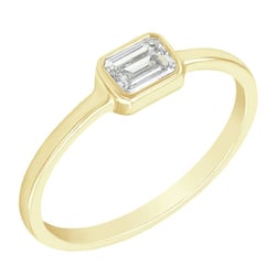 Verlobungsring mit Diamant im Smaragdschliff Sade