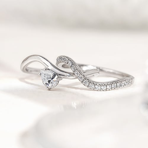Romantisches Verlobungs-Set mit Lab Grown Diamantringen Emmy