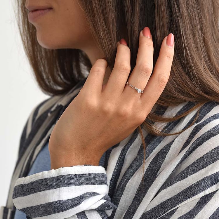 Unkonventioneller Diamantring Suzanne 84420