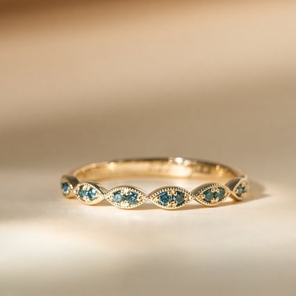 Zarter Memoire Ring mit blauen Diamanten Talita