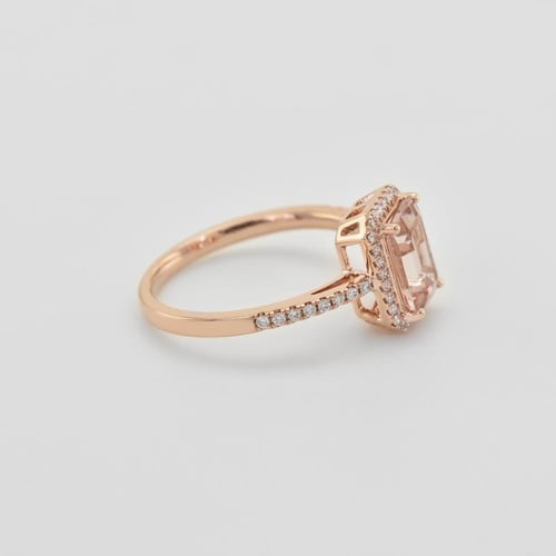 Goldener Verlobungsring mit Morganit und Diamanten Winki