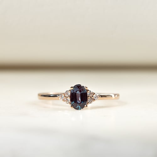 Verlobungsring mit Alexandrit und Diamanten Sheldo