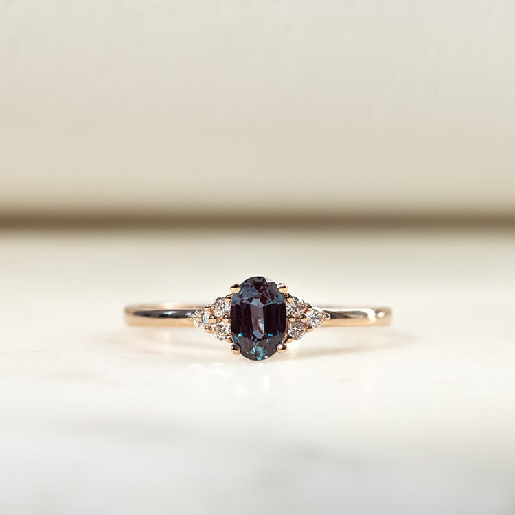 Verlobungsring mit Alexandrit und Diamanten Sheldo 134015