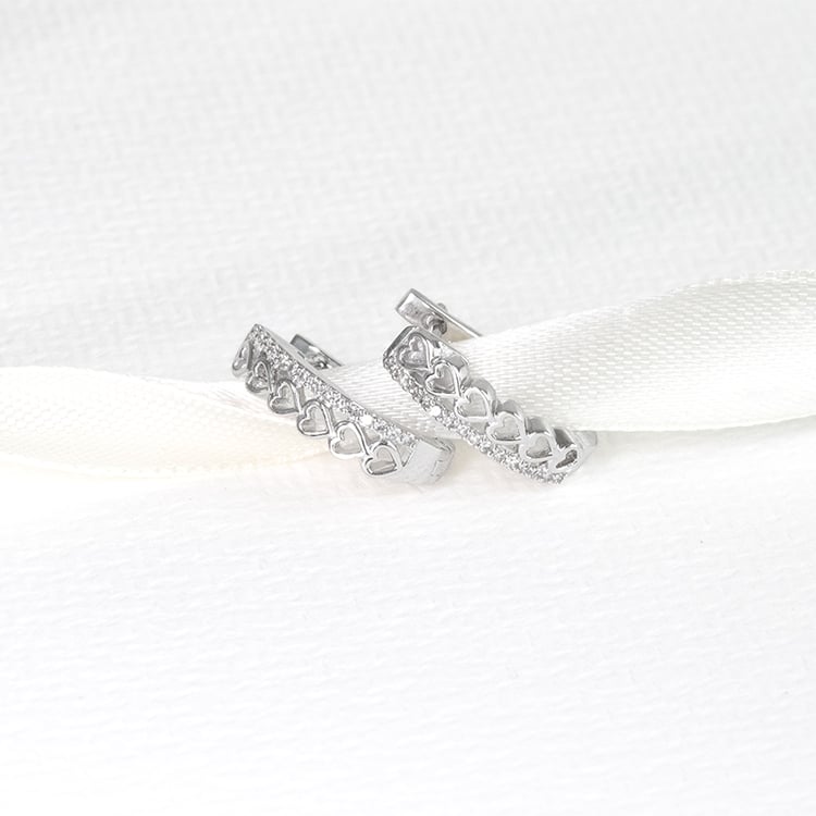 Runde Ohrringe mit Diamanten und Herzen Luba 128676