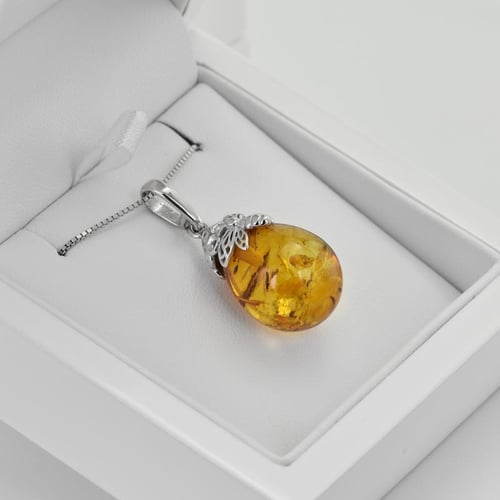Bernsteinanhänger aus Silber mit Biene Honey