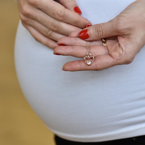 Silberner Anhänger Mutter und Kind mit weißem Topas Ella