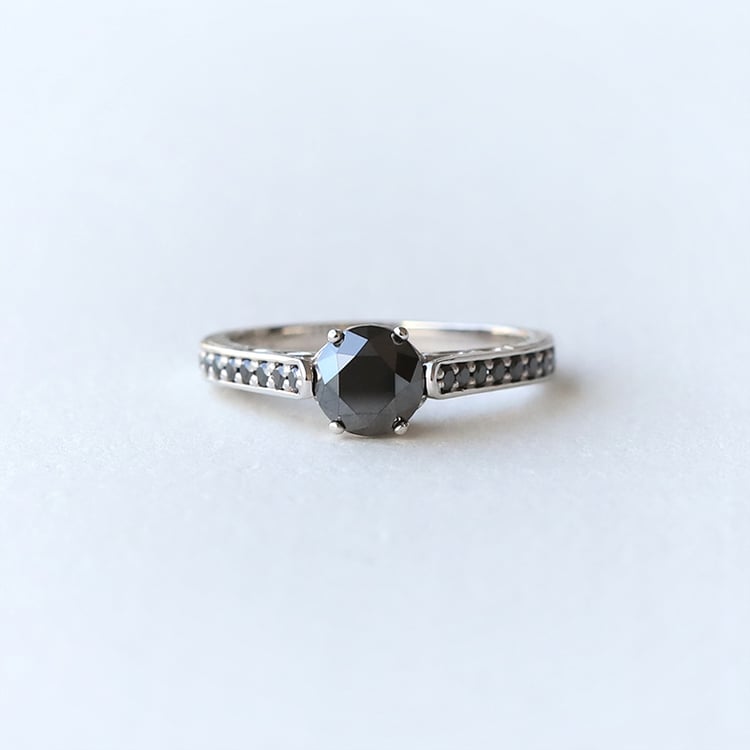 Diamantring mit schwarzen Diamanten in Platina 74325