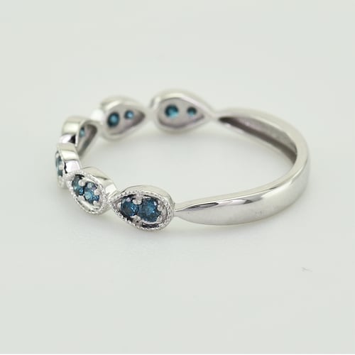 Halb-Eternity Ring mit blauen Diamanten Lacy