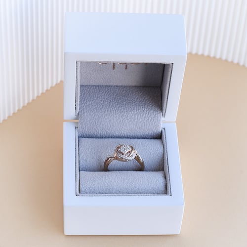 Goldenes geflochtenes Schmuckset mit Lab Grown Diamanten Emre