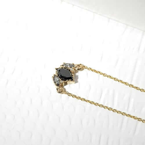 Halskette mit Salt and Pepper Diamanten in Marquise Form Everline