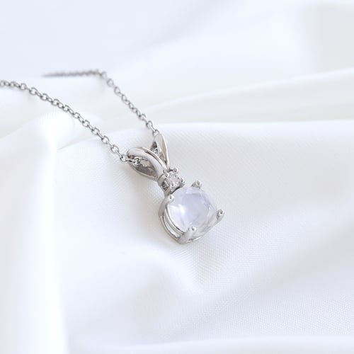 Anhänger aus Gold mit Mondstein und Diamant Timotei