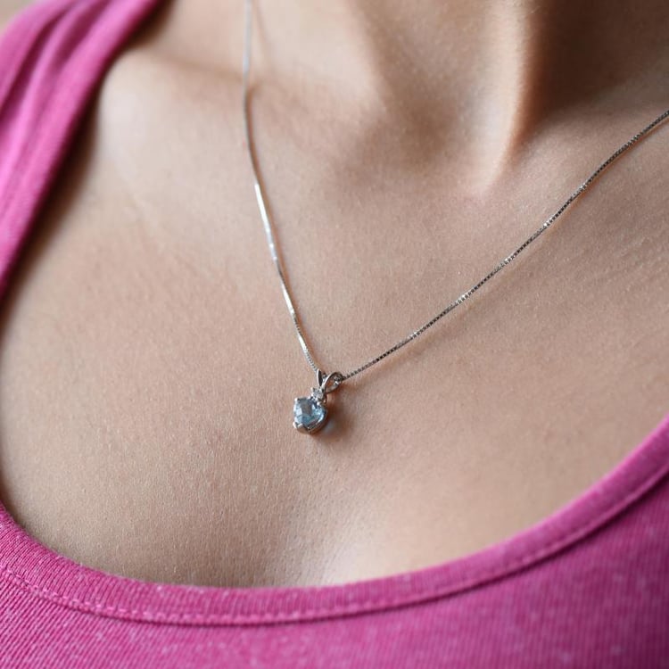 Goldanhänger mit Aquamarinherz und Diamanten Dorevie 14130