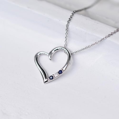 Goldener Anhänger Herzform mit Saphiren und Diamanten Tanish