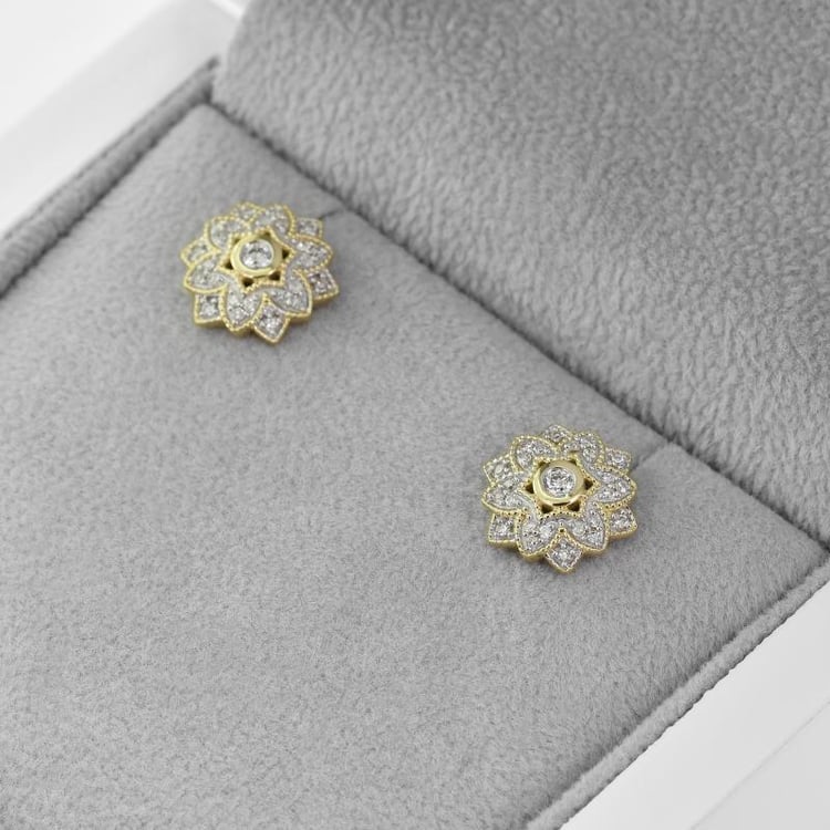 Silberne Ohrstecker mit einer Blume aus Lab Grown Diamanten Bethel 104014