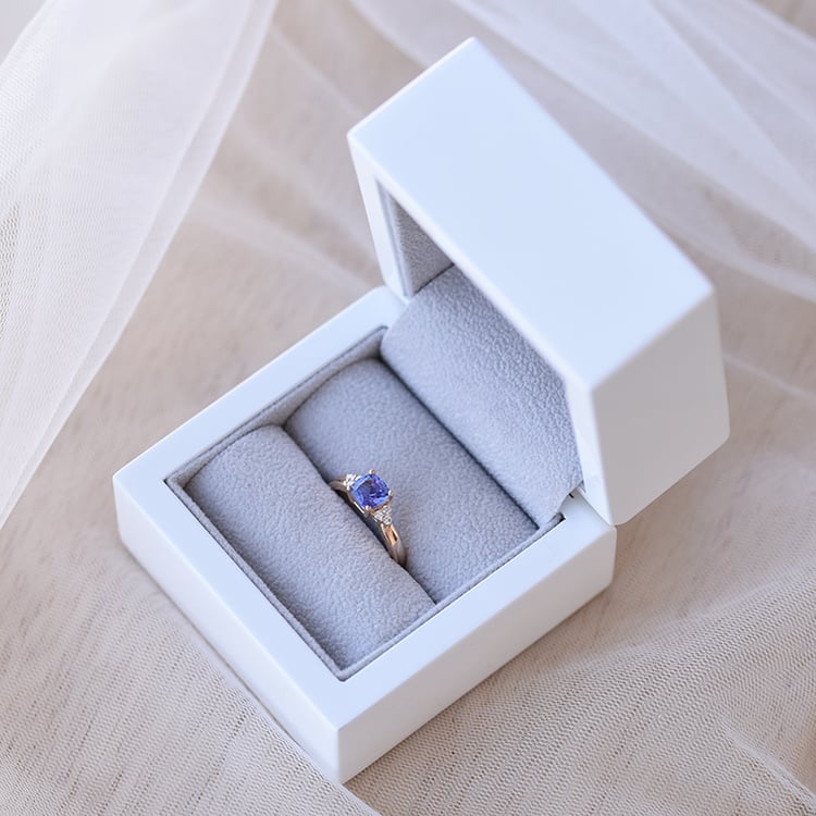 Goldener Ring mit Tansanit und Diamanten Essa 62041