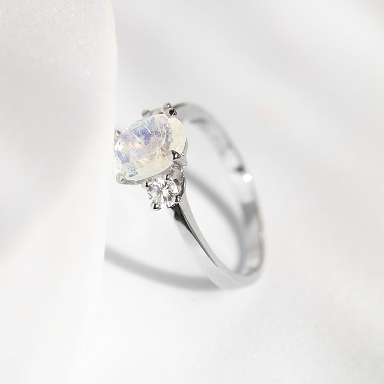 Goldring mit Mondstein und Moissanit Letty 144050