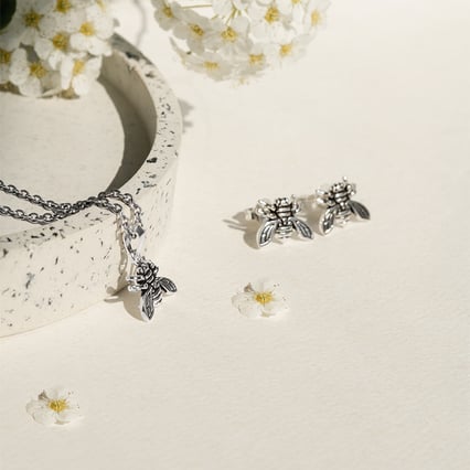 Bienen-Ohrringe aus Silber Buzzy