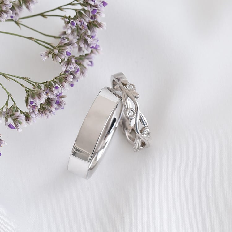 Eheringe aus Ring mit Lab Grown Diamanten und einem flachen Ring Emery 105863