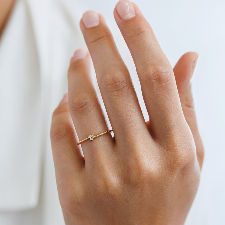 Silberner Ring mit Diamanten im Hammerschlag-Design Milan 157790