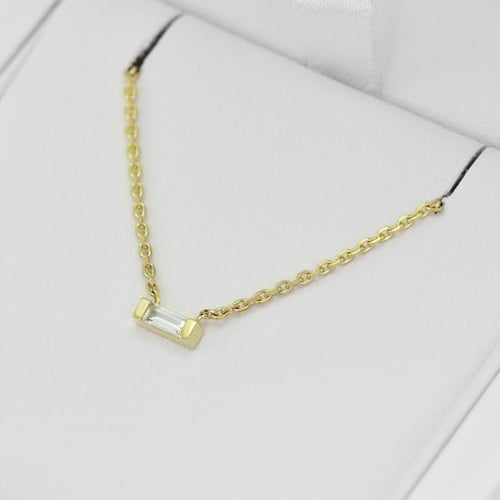 Goldene Kollektion mit weißen Baguette Saphiren Stasia