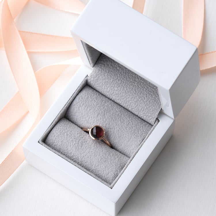 Ring mit Granat aus Roségold Pitie 90528