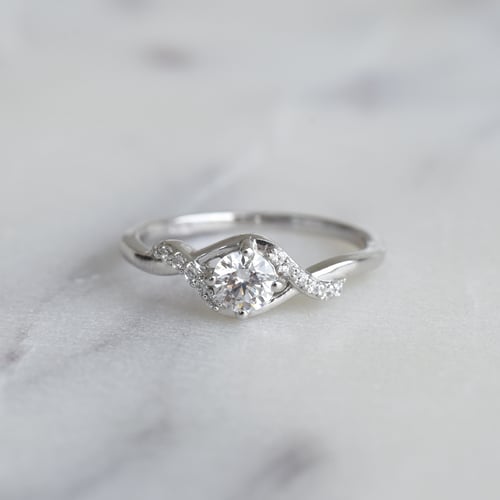 Verlobungsring mit seitlichen Diamanten Ophir