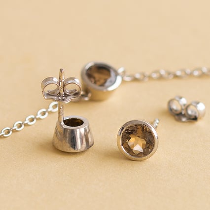 Silberne Ohrstecker mit Rauchquarz in Bezelfassung Wetty