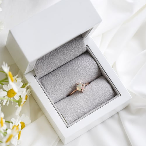 Goldener Ring mit Opal und Diamanten Ammiel