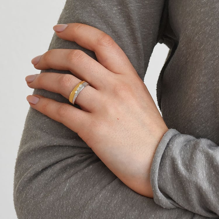 Eheringe aus Gold mit drei Diamanten Bianka 76984