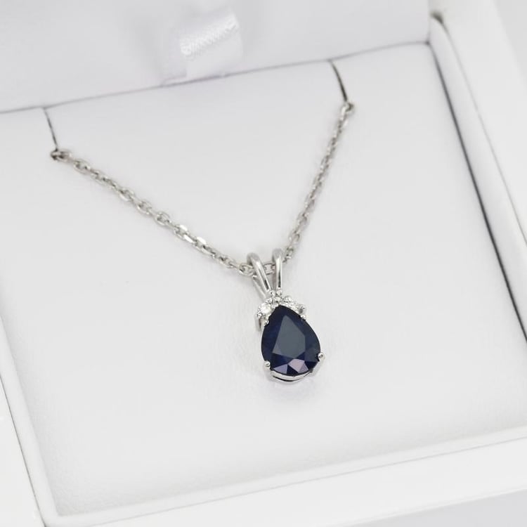 Goldene Halskette mit Saphir 13374