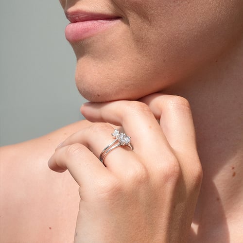 Ring in V-Form mit Lab Grown Marquise Diamanten Riori