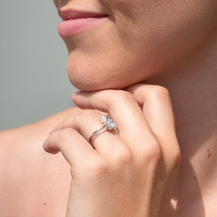 Ring in V-Form mit Lab Grown Marquise Diamanten Riori 142545