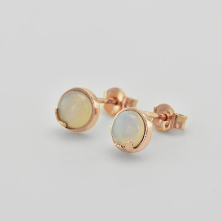 Romantische runde Ohrstecker aus Gold mit Opalen Erica 35299