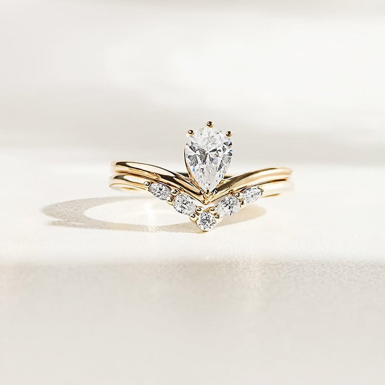 Romantisches Verlobungs-Set mit DiamantringenRomantisches Verlobungs-Set mit Diamantringen 156040