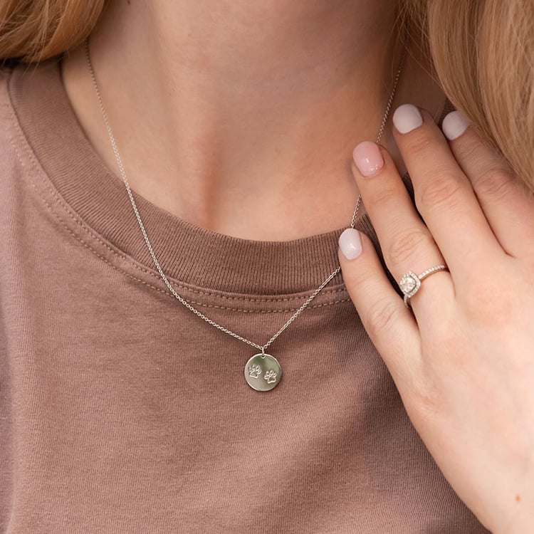 Anhänger mit Pfoten und Gravur Johan 98189