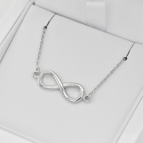Modisches Silberarmband Infinity