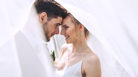 Wie viel kostet eine Hochzeit und was beeinflusst das Hochzeitsbudget am meisten?