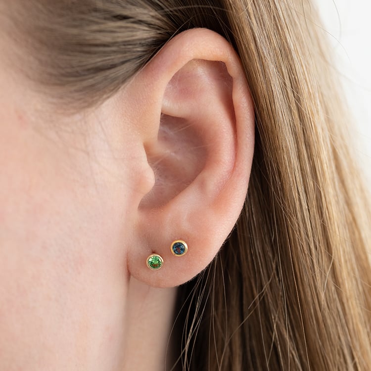 Minimalistische Ohrstecker mit Londoner Topasen in Bezelfassung Tofine 123814