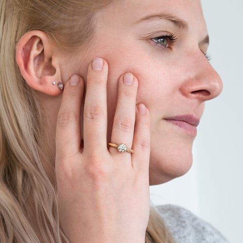 Verlobungsring mit seitlichen Diamanten Libby