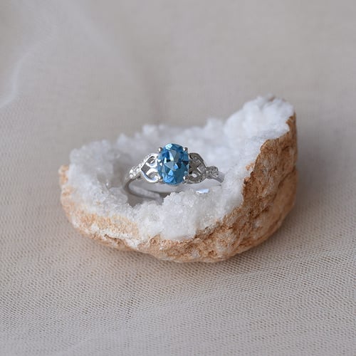 Goldener Topasring mit Diamanten Alanyse