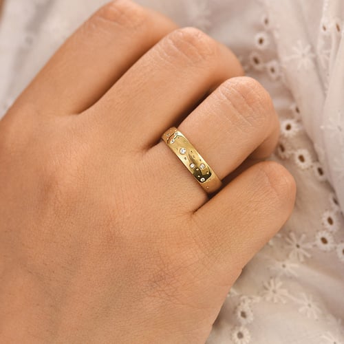 Eheringe aus Gold mit Meer von Diamanten Erich