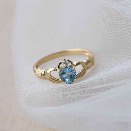 Goldener Claddagh-Ring mit Topas und Diamant Norie