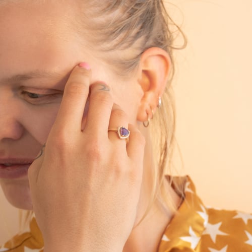 Goldring mit Amethyst in Herzform und Diamanten Connelly