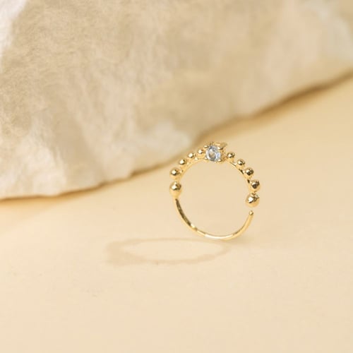 Goldenes Septum Piercing mit Aquamarin Arla