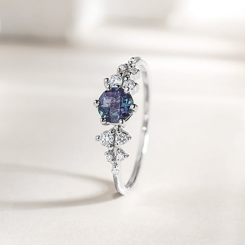 Verlobungsring mit Lab Grown Alexandrit und Diamanten Olha