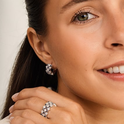 Goldene Creolen mit Diamanten und Saphiren Solveig