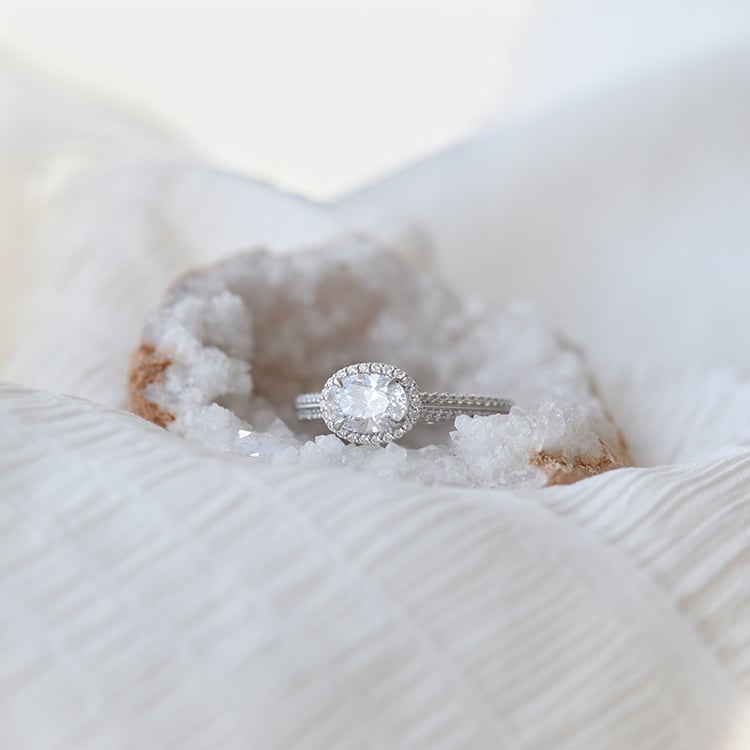 Diamanten Verlobungsring im Halostil Leimoni 60942